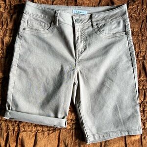 NWOT  d.jeans KHAKI JEAN SHORTS Sz 10
